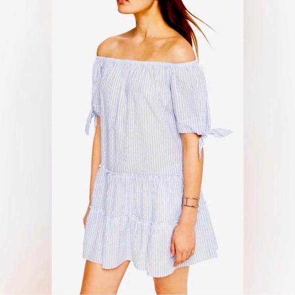 BCBGMaxAzria Dresses & Skirts - BCBG Max Women’s Striped Pattern Off The Shoulder Dress with Pockets Size XS
